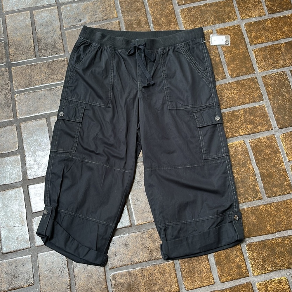 🛍 6 for $35 • NWT Faded Glory Black Cropped Cargo Pant